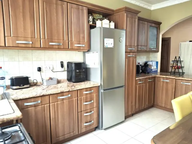 4-Bedroom Maisonette