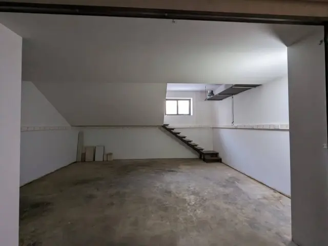 3-Bedroom Maisonette