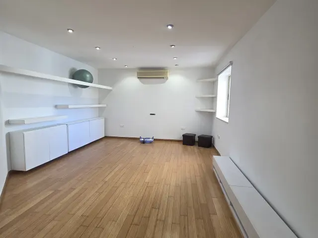3-Bedroom Maisonette