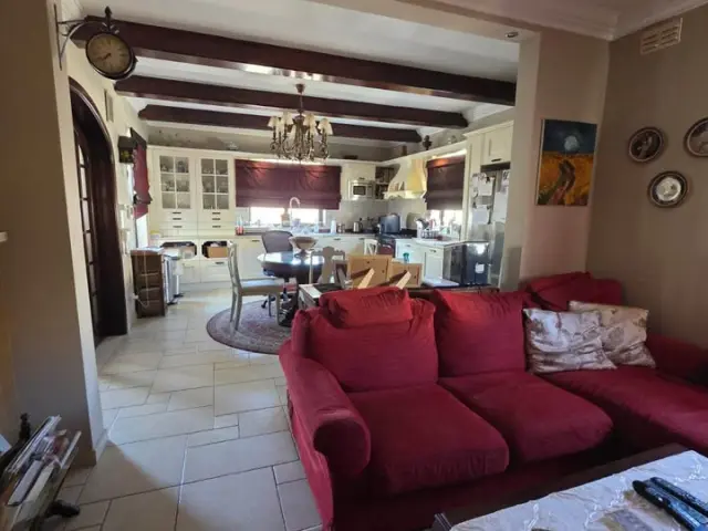 3-Bedroom Maisonette