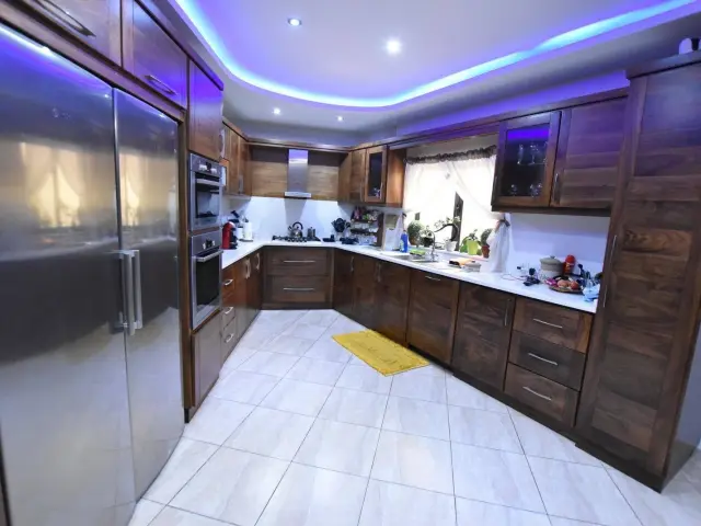 3-Bedroom Maisonette
