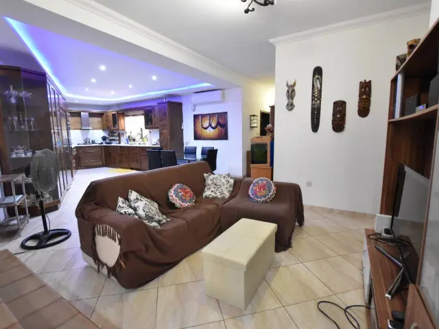 3-Bedroom Maisonette
