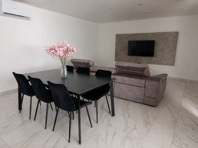 3-Bedroom Maisonette